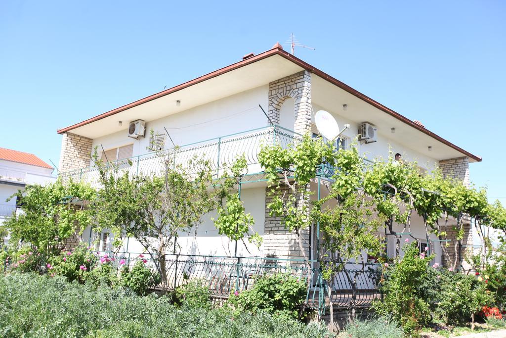 Apartment Marin Donji Seget Екстериор снимка