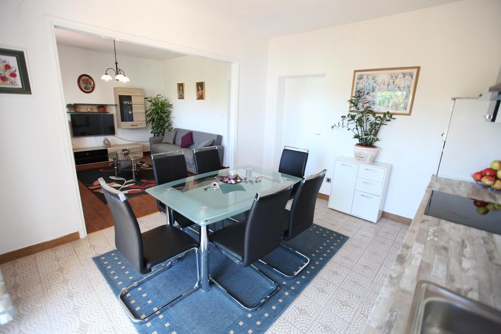 Apartment Marin Donji Seget Екстериор снимка